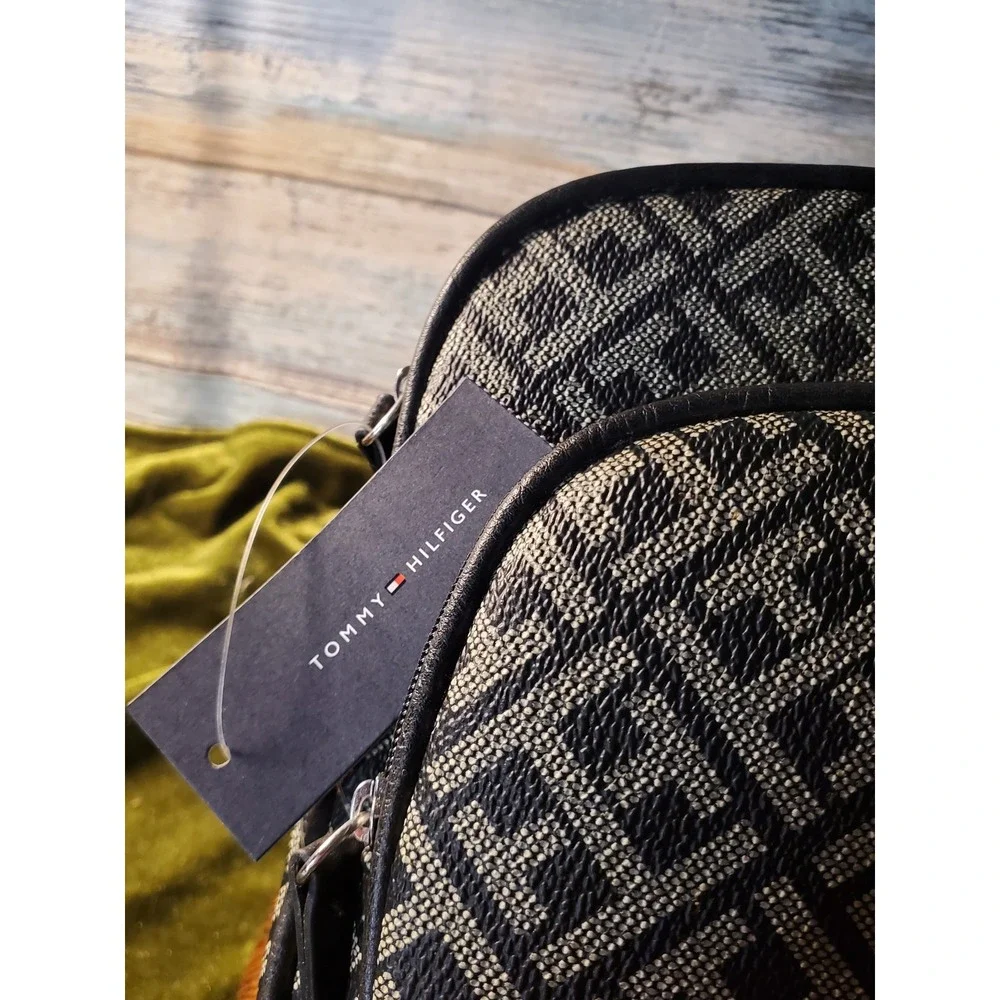 😎Tommy Hilfiger Signature Geometric Print Cosmetic Bag Toiletry Travel Case Set